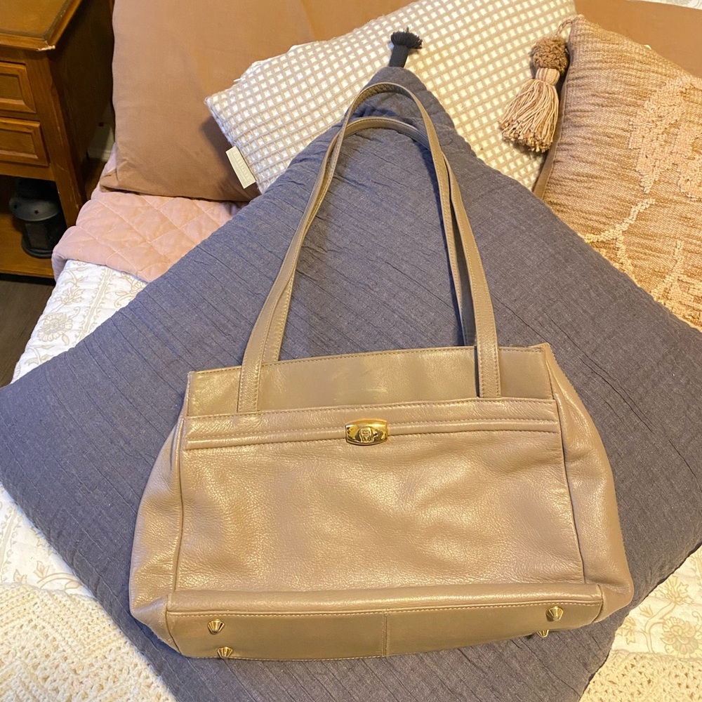 Etienne Aigner Genuine Leather Large Beige Tan 5 Compartment Purse — OS